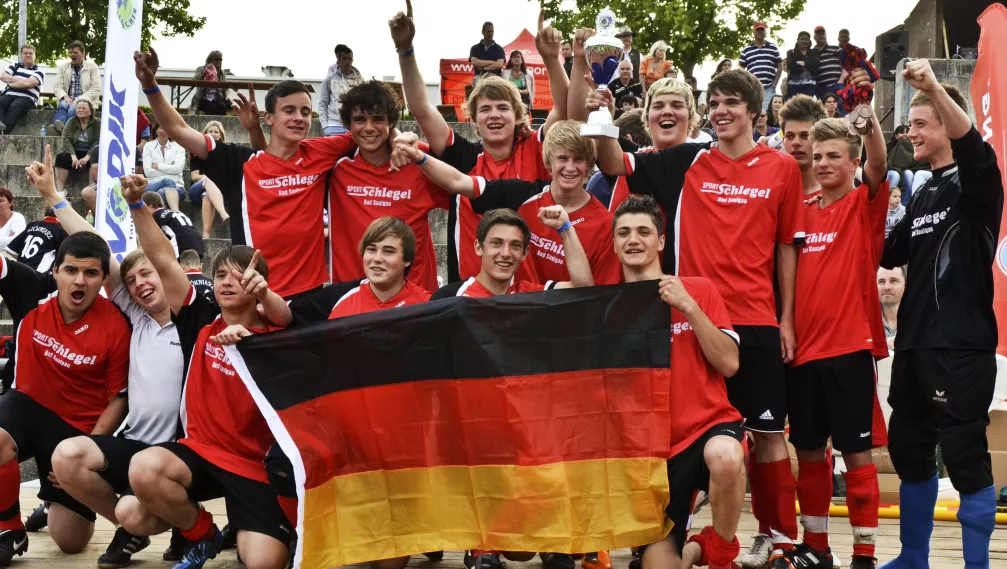 bayern trophy de82fb30 pe3.jpg