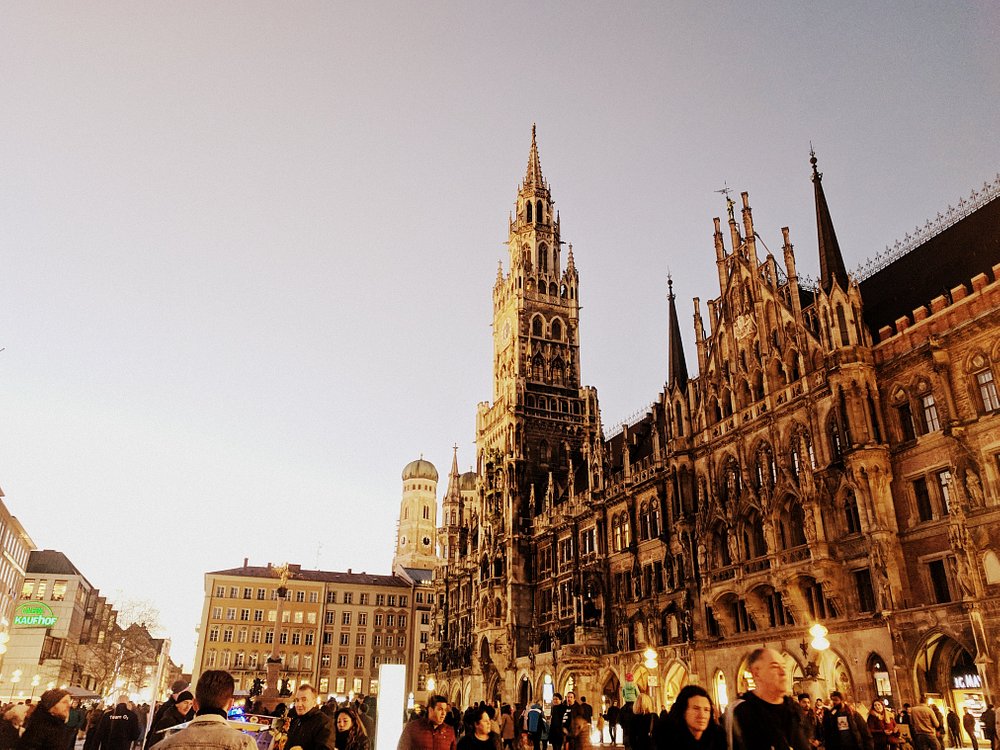the neues rathaus building