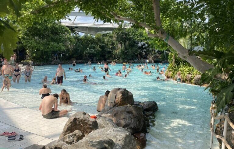 Bester Ferienpark mit Schwimmbad in Holland Center parcs het Heijderbos fuer Teenager 768x576 1 e1769003250107