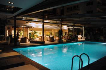 neon hotel 1