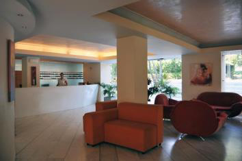 neon hotel 2